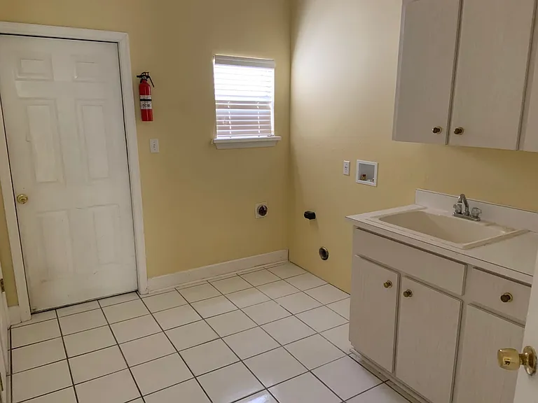 2600 Crescent Lake Ct — Photo 23
