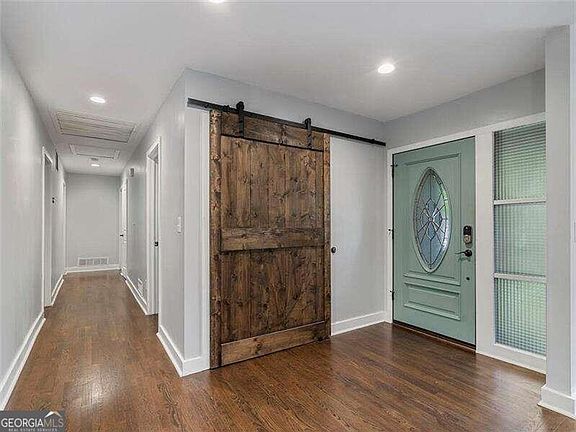 3rd image of 1914 McJenkin Dr NE