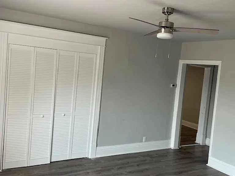 Farrah Apartments: 1 & 2 Bedroom Renovated Units — Photo 42