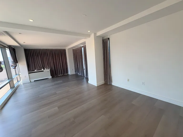 42-35 Main St #4-A — Photo 1