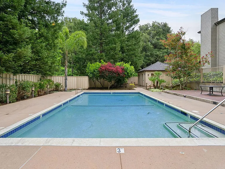 651 Manresa Ln — Photo 41