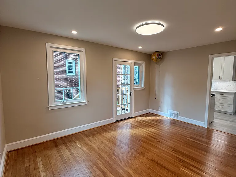 721 N Edison St — Photo 10