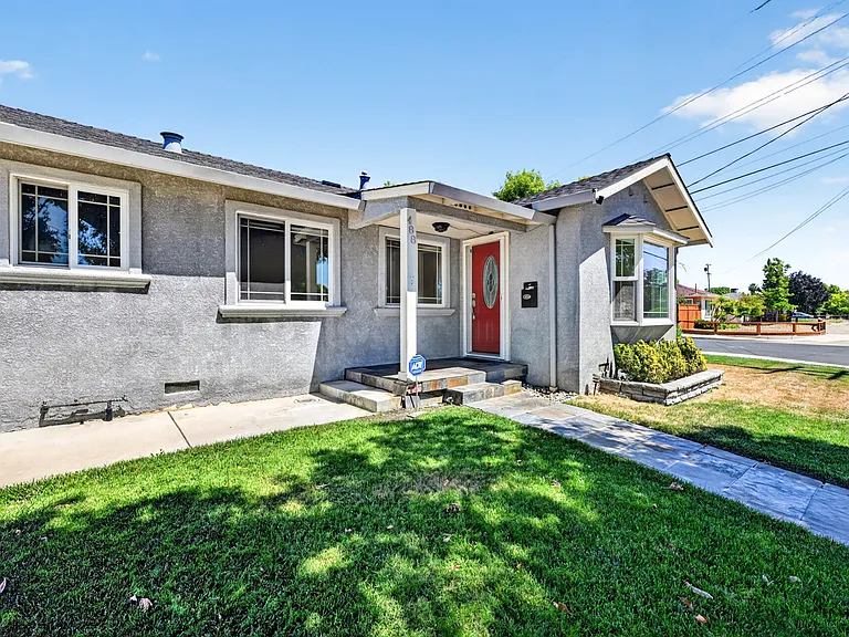 488 Jensen St — Photo 3