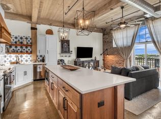 219 S 4th St #402, Waco, TX 76701