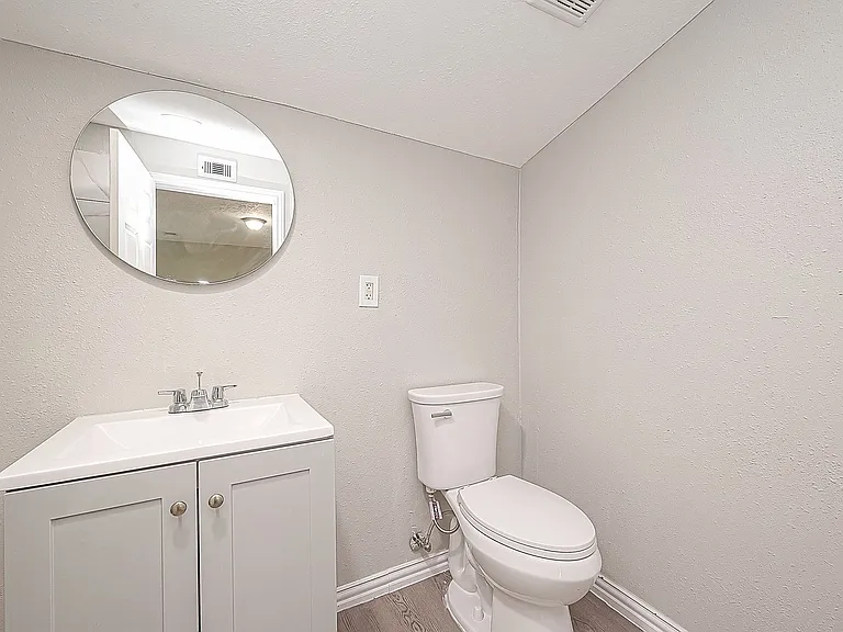 8304 Darien St — Photo 10