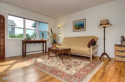 4th image of 712 Thornwood Way