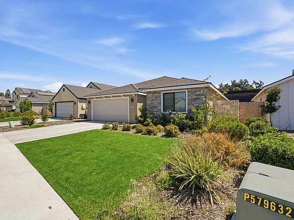 3rd image of 2101 E Oak Avenue