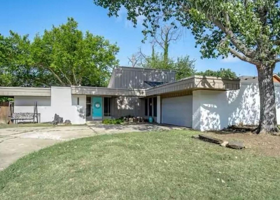 1st image of 2334 Louise Ln