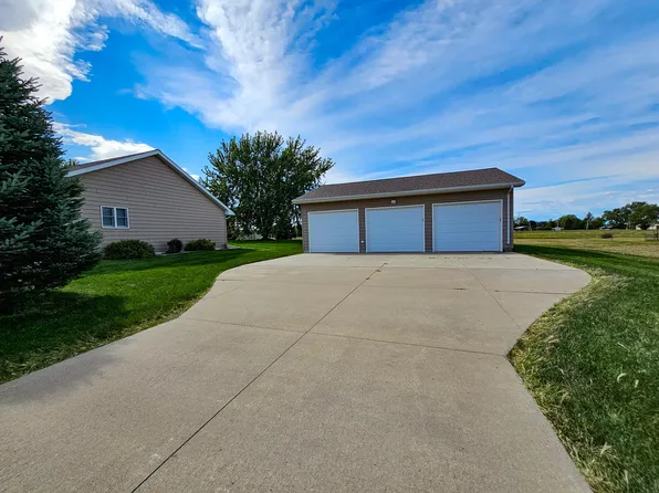 512 Spillway Dr, Pickstown, SD 57367