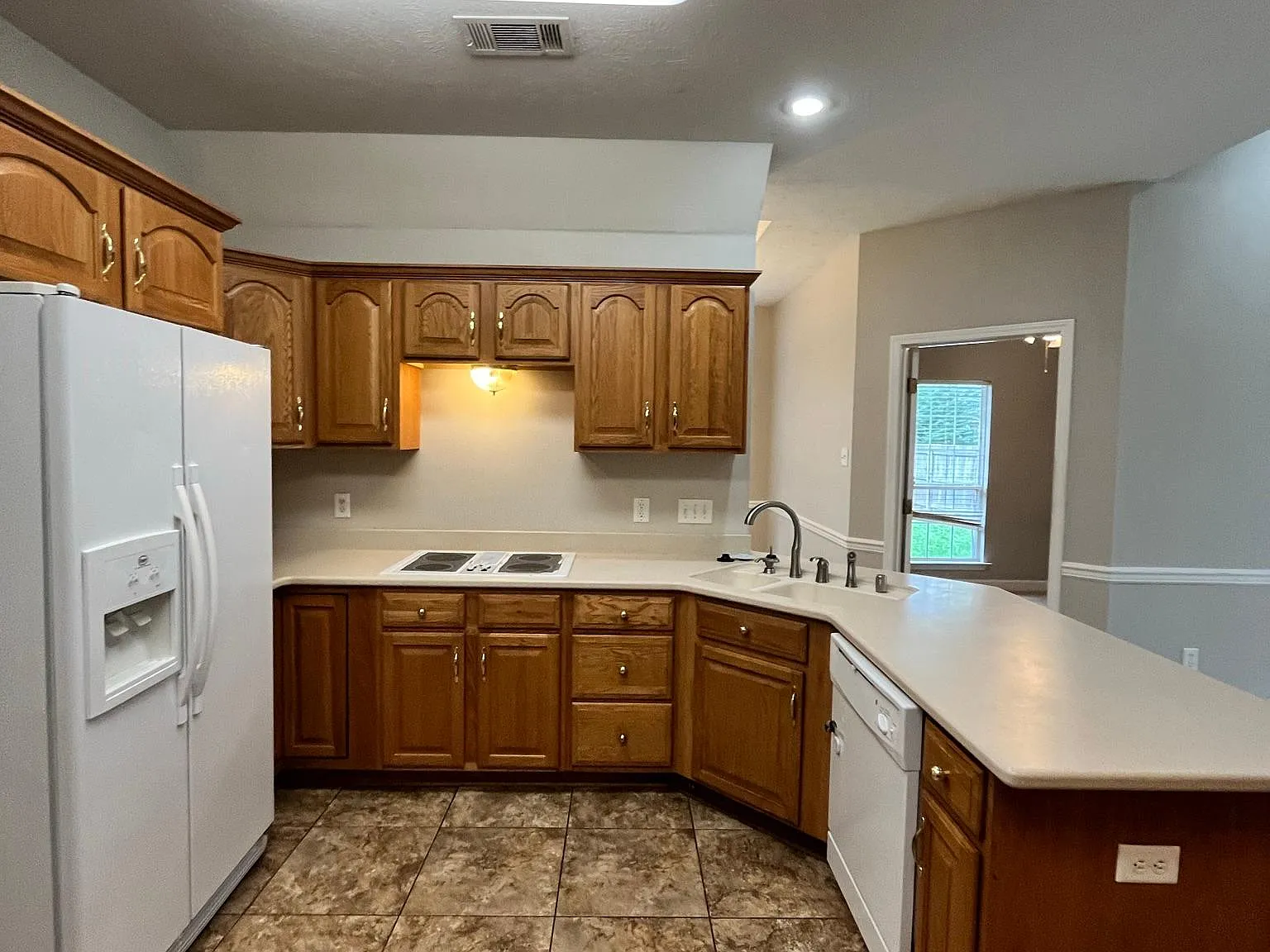 3 bed, 2.5 bath, 2103 sqft, $1,850 — Photo 3