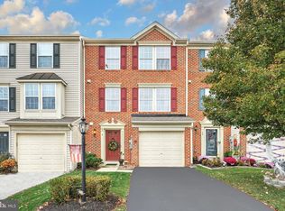 8 Forest View Ter, Hanover, PA 17331