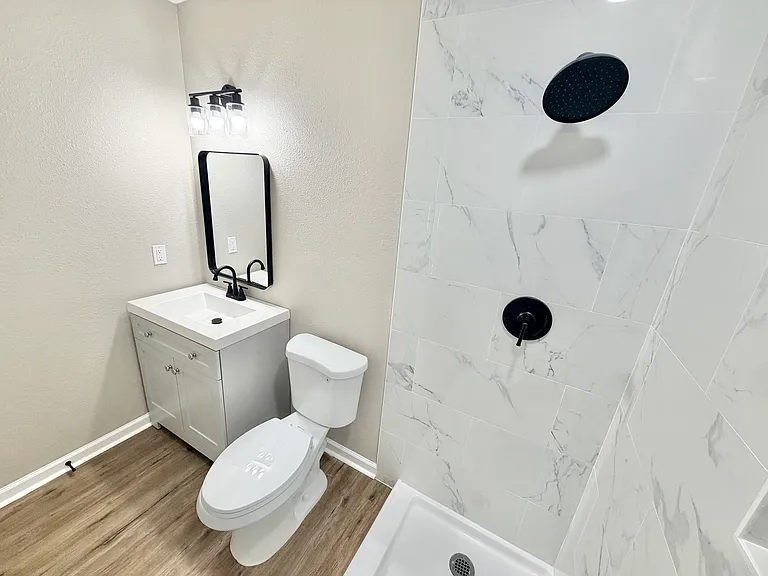 318 Uvalde St — Photo 10