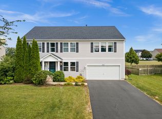 1002 Pattee Ave, Elburn, IL 60119