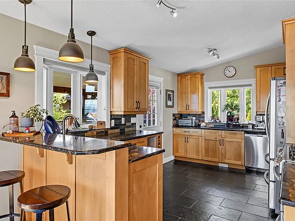 5th image of 885 Glenhale Cres