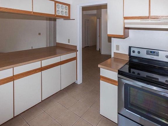 5th image of 2229 Twin Pines Cir W