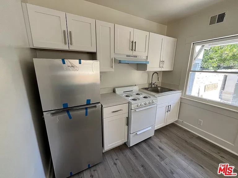 424 N Venice Blvd #B — Photo 9