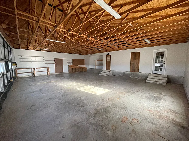 552 Lawson Ln — Photo 26