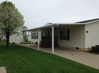 88 Edgewood Ln, Lapeer, MI 48446