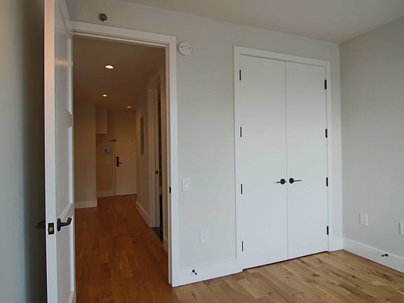 3rd image of 670 Pacific St #13G