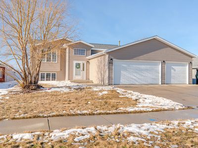 3002 Roosevelt Dr, Bismarck, ND, 58503