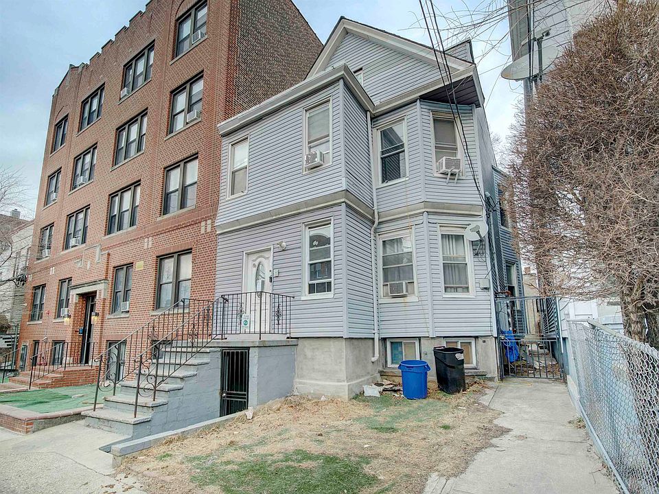 1st image of 68 Lexington Ave