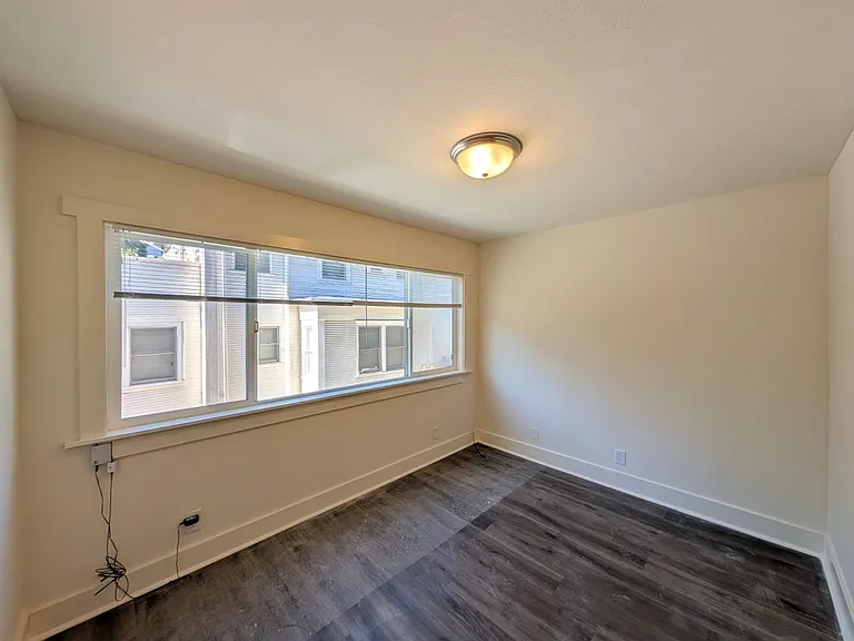 2534 Benvenue Ave — Photo 11