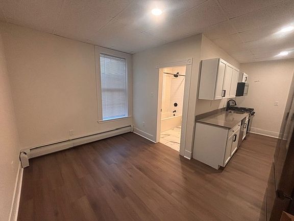 2nd image of 136 W Pearl St #2