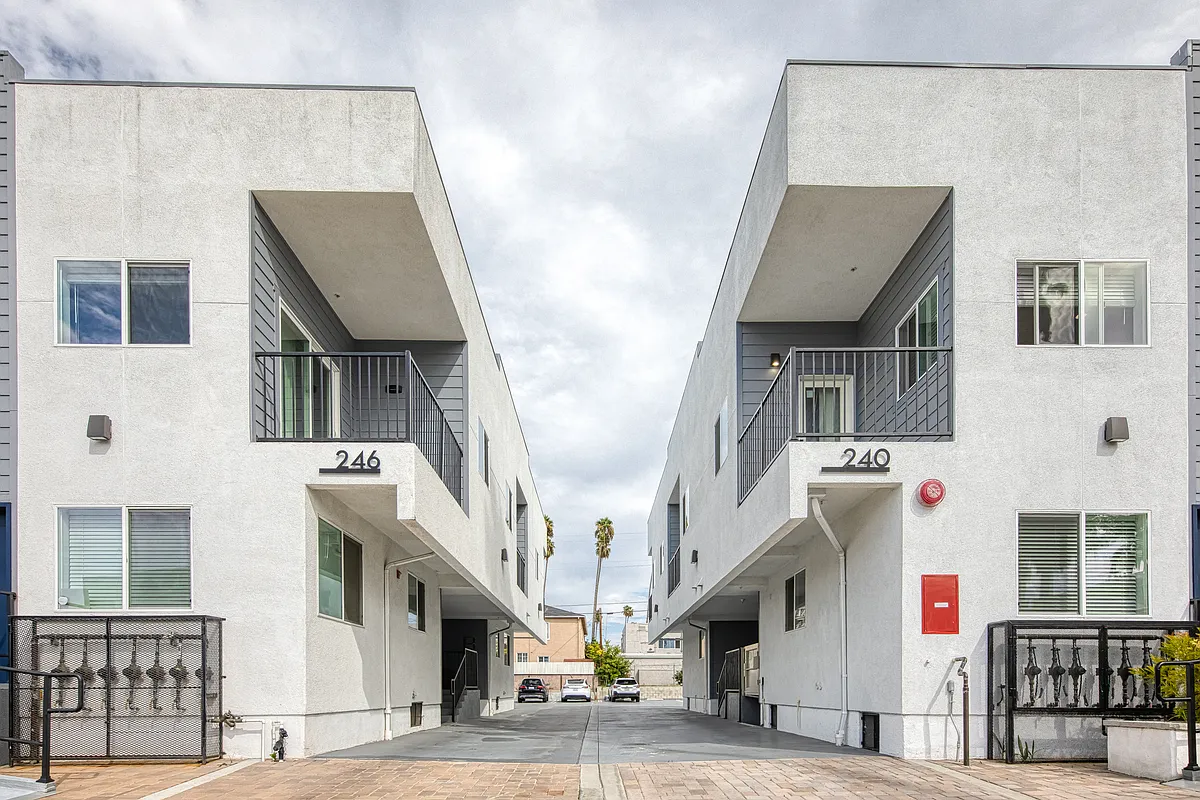 Building Photo - 246 N Catalina St #3