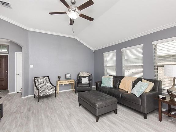 2nd image of 319 Coral Vine Ln