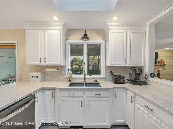 5th image of 4068 S Pine Dell Dr