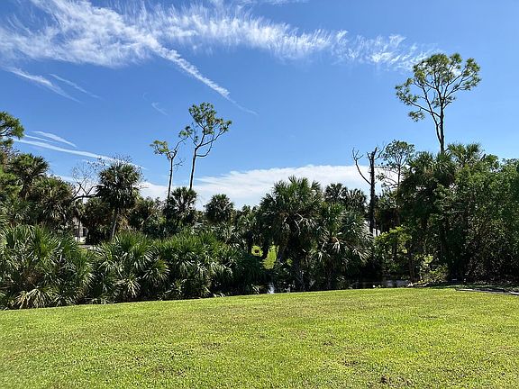 FRESHWATER CANAL BACKYARD