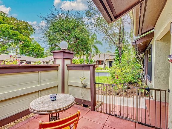 3rd image of 430 Midsummer Ct