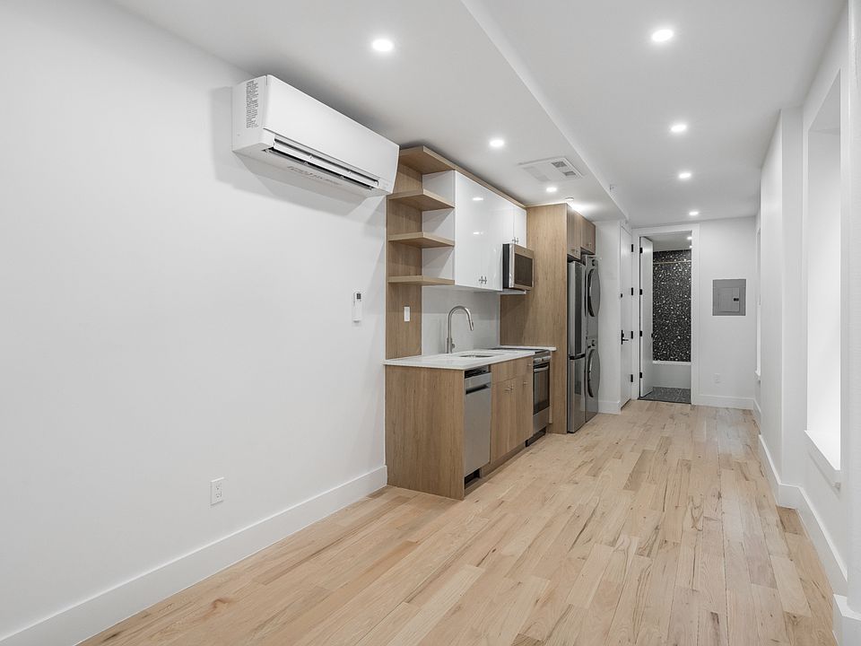 1st image of 376 Montgomery St #2D