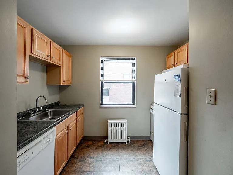 5540 5th Ave — Photo 37