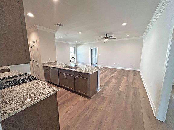 5th image of 1409 Tina St