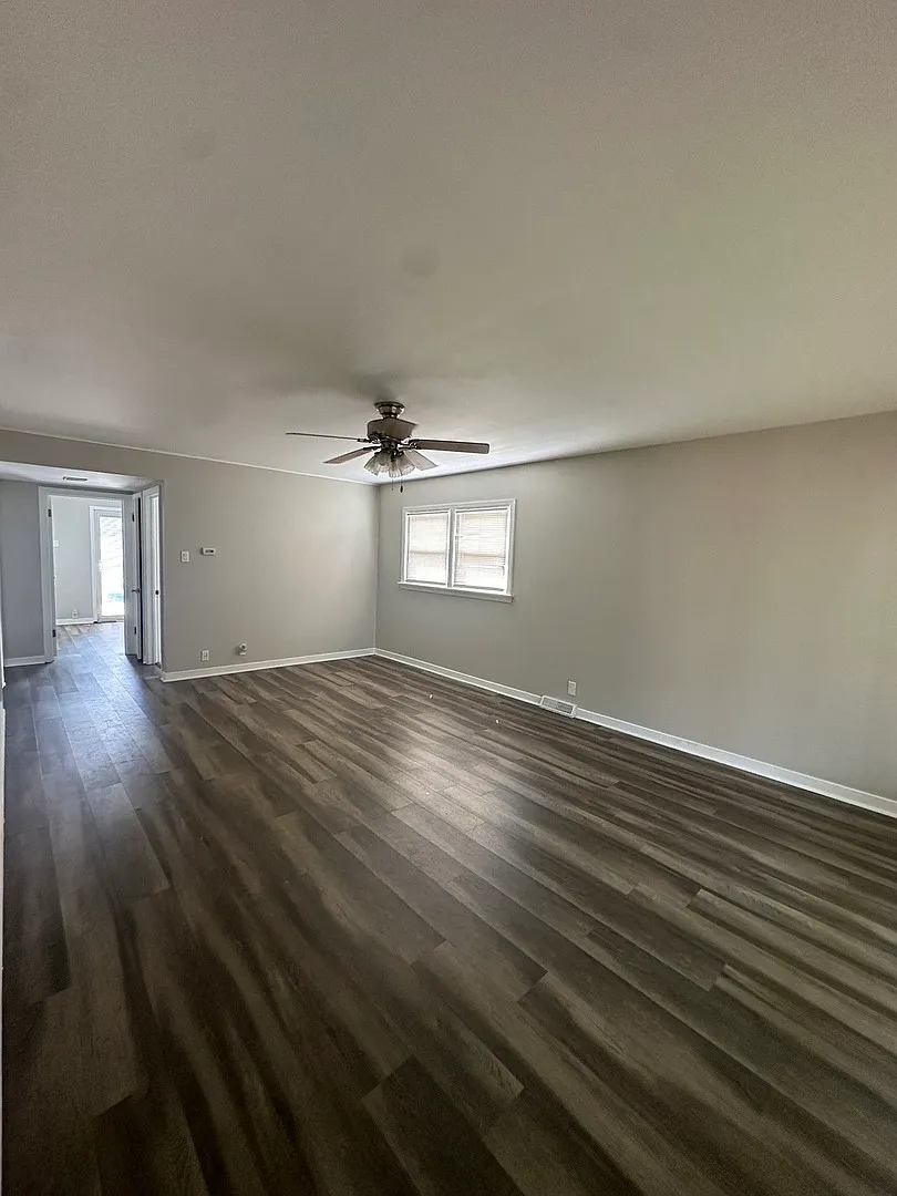 3 bed, 1250 sqft, $2,000 — Photo 3