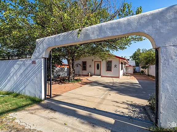 2nd image of 1906 Santa Rosa St