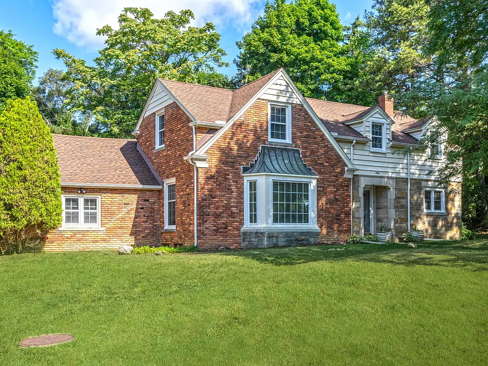 60 Devon Rd