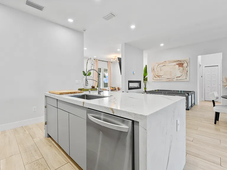 3701 W Leila Ave — Photo 24