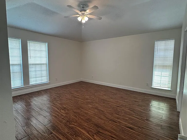 2203 Bisontine St — Photo 11