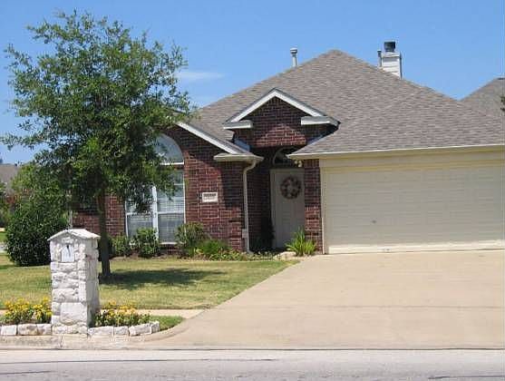 1st image of 3124 Broadmoor Dr