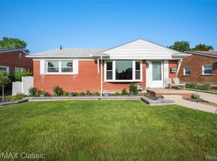 6622 Schaller St, Garden City, MI 48135