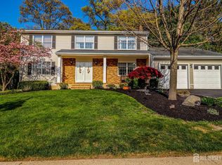 9 Glynn Ct, Parlin, NJ 08859