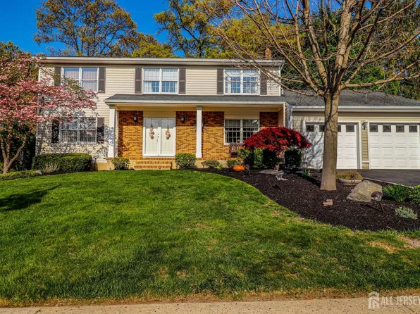 9 Glynn Ct, Parlin, NJ 08859