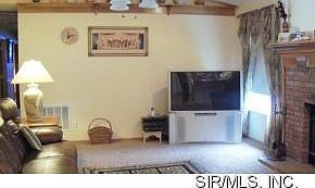 4th image of 1221 Heather Ct