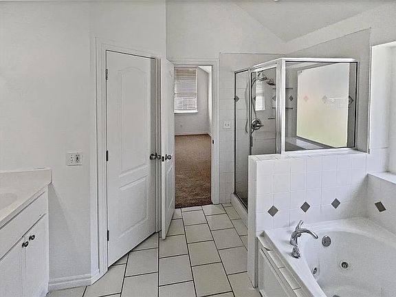 5th image of 2103 Wheaton Dr #1