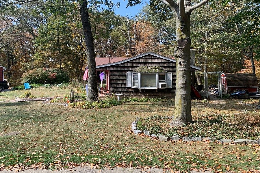 1st image of 34 Barry Dr S
