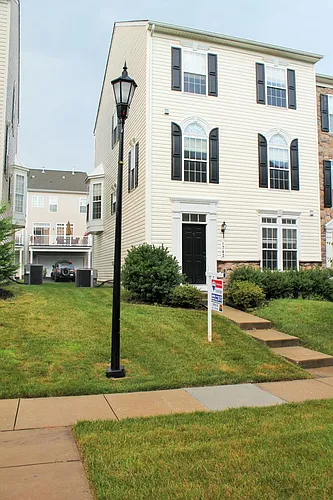 1743 Theale Way Photo 1
