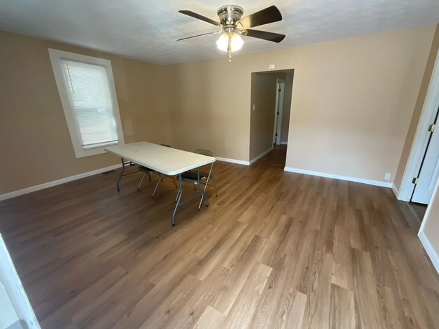 3 bed, 1.0 bath, 1130 sqft, $1,450 — Photo 4