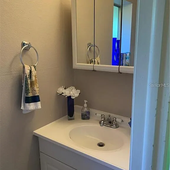 913 Buck Ct — Photo 12